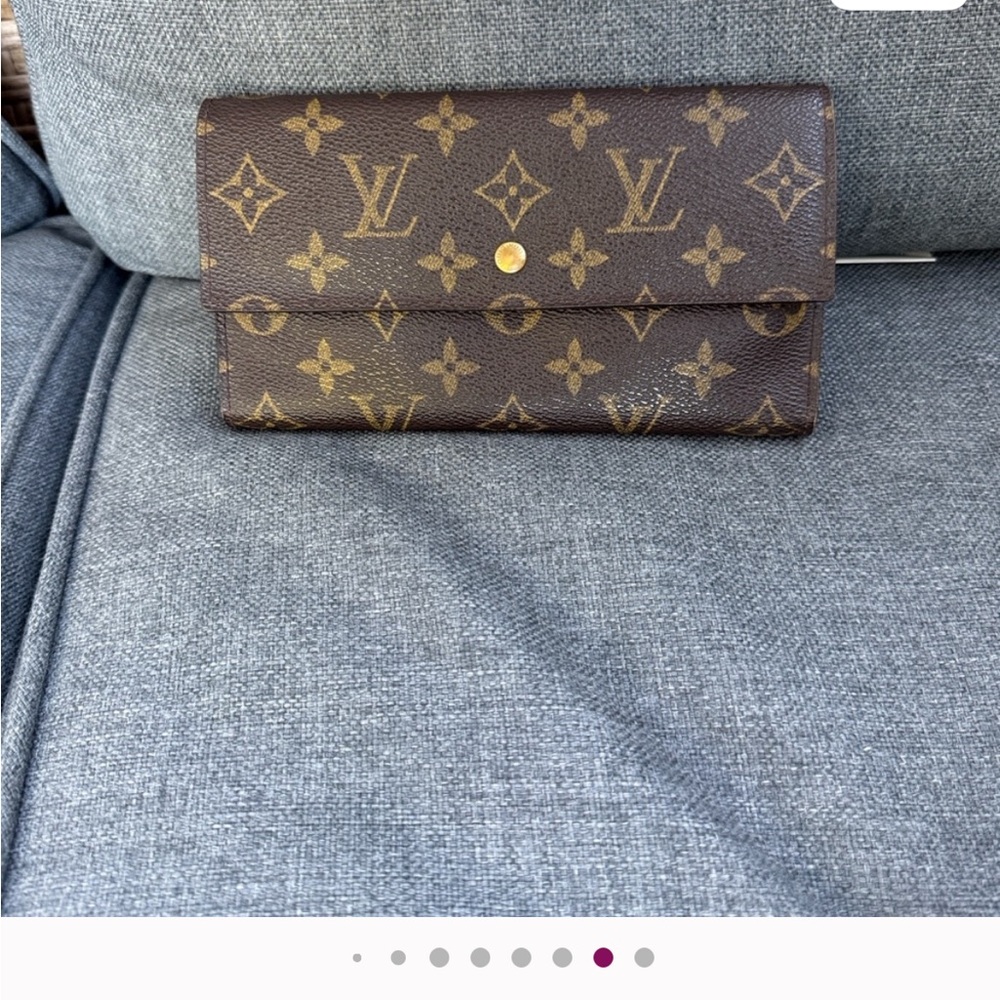 Authentic Louis Vuitton Sarah Wallet in classic